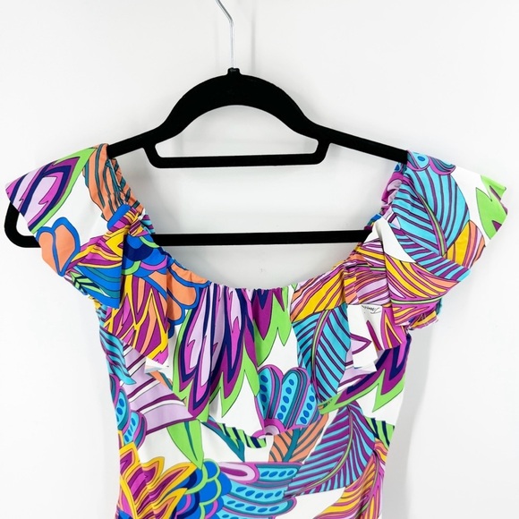 ✅ Trina Turk Women's Off-The-Shoulder Ruffle Bandeau One Piece Swimsuit SIZE 6 - Picture 6 of 8